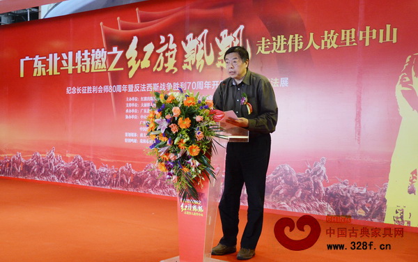 中國長征文化促進會會長史小剛作為活動主辦單位代表致辭,表示這些將軍書法作品從1996年開始征集 中國長征文化促進會會長史小剛作為活動主辦單位代表致辭,表示這些將軍書法作品從1996年開始征集