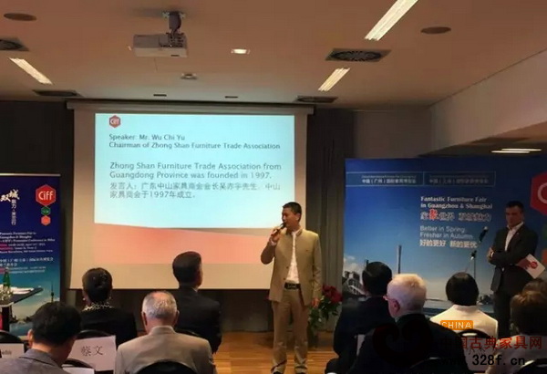紅古軒總經理吳赤宇在米蘭的海外推廣會上發言 紅古軒總經理吳赤宇在米蘭的海外推廣會上發言
