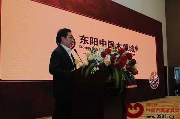 東陽中國木雕城總經理張友才就招商政策做介紹 東陽中國木雕城總經理張友才就招商政策做介紹