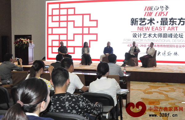國際跨界設計大師、中央美術學院設計學院品牌顧問、天安門導視系統設計者Dr.S.Murad博士等五位設計大師在論壇上暢所欲言,共同探討軟裝未來大趨勢 國際跨界設計大師、中央美術學院設計學院品牌顧問、天安門導視系統設計者Dr.S.Murad博士等五位設計大師在論壇上暢所欲言,共同探討軟裝未來大趨勢