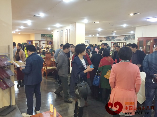 鄭州東成紅木家居館開業(yè)當(dāng)日吸引眾多嘉賓親臨現(xiàn)場 鄭州東成紅木家居館開業(yè)當(dāng)日吸引眾多嘉賓親臨現(xiàn)場