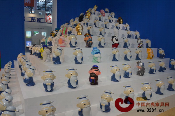 孔子館內(nèi)展示上百個可愛的孔子玩偶 孔子館內(nèi)展示上百個可愛的孔子玩偶