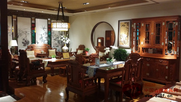 東成紅木成都專賣店內(nèi)的精美紅木家具 東成紅木成都專賣店內(nèi)的精美紅木家具