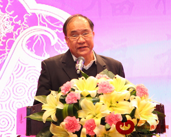 鴻發家具董事長蕭照興作為中山市紅木家具行業協會會長在周年活動上致辭 鴻發家具董事長蕭照興作為中山市紅木家具行業協會會長在周年活動上致辭