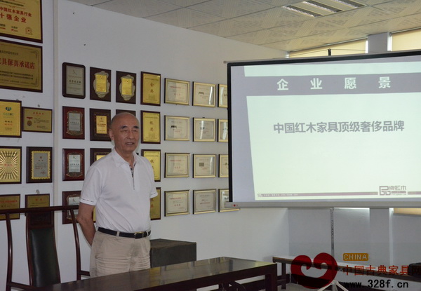 中國傳統工藝大師、泰和園董事長邵湘文為員工傳播企業愿景 中國傳統工藝大師、泰和園董事長邵湘文為員工傳播企業愿景