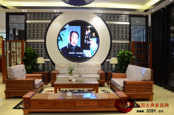 位于盈聯匯的企業展廳裝修精美,家具典雅而大氣 位于盈聯匯的企業展廳裝修精美,家具典雅而大氣