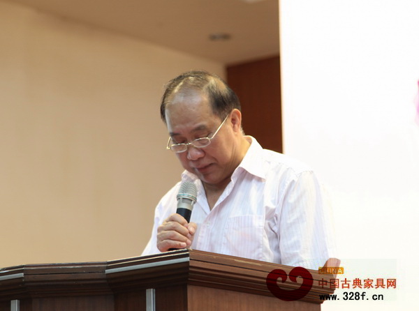 中山市紅木家具行業協會會長、鴻發家具董事長蕭照興表示此次培訓會給行業帶來了“正能量” 中山市紅木家具行業協會會長、鴻發家具董事長蕭照興表示此次培訓會給行業帶來了“正能量”