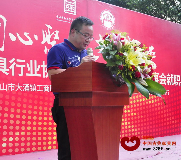 大涌鎮工商聯(商會)主席、會長蕭志豪對廣西分會未來的發展寄予厚望 大涌鎮工商聯(商會)主席、會長蕭志豪對廣西分會未來的發展寄予厚望