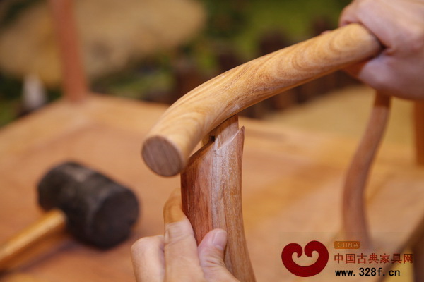 紅木家具需要精準(zhǔn)的榫卯結(jié)構(gòu) 紅木家具需要精準(zhǔn)的榫卯結(jié)構(gòu)