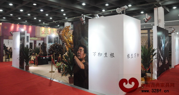 中式文化濃厚的杭州展館內(nèi)景,體現(xiàn)了其強調(diào)文化帶動產(chǎn)業(yè)發(fā)展 中式文化濃厚的杭州展館內(nèi)景,體現(xiàn)了其強調(diào)文化帶動產(chǎn)業(yè)發(fā)展