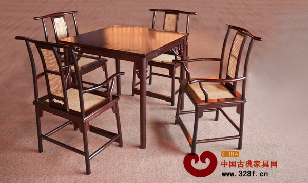 蘇式小方桌(雅典紅木供圖) 蘇式小方桌(雅典紅木供圖)