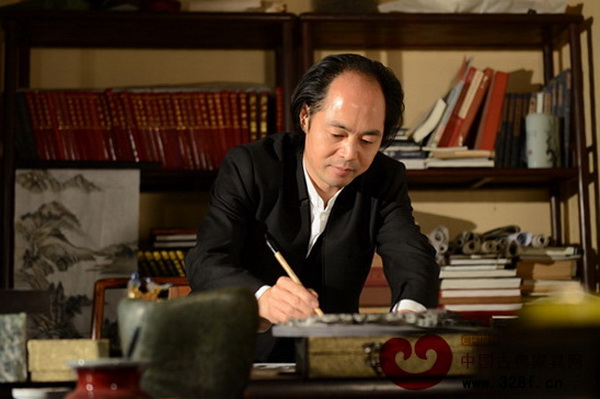中國傳統工藝大師、浙江大清翰林古典藝術家具有限公司董事長吳騰飛 中國傳統工藝大師、浙江大清翰林古典藝術家具有限公司董事長吳騰飛
