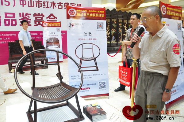 精品品鑒會上,中國高等家具設計專業創始人、中南林業科技大學博士生導師胡景初現場點評獲獎作品 精品品鑒會上,中國高等家具設計專業創始人、中南林業科技大學博士生導師胡景初現場點評獲獎作品