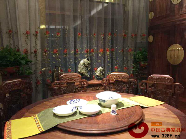 老字號孔連紅木紅星美凱龍店延續了明清宮廷風格 老字號孔連紅木紅星美凱龍店延續了明清宮廷風格