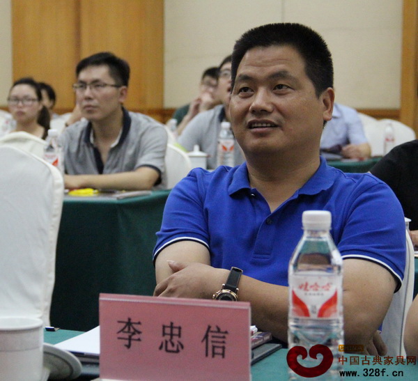 與會的企業領導認真聆聽分享會