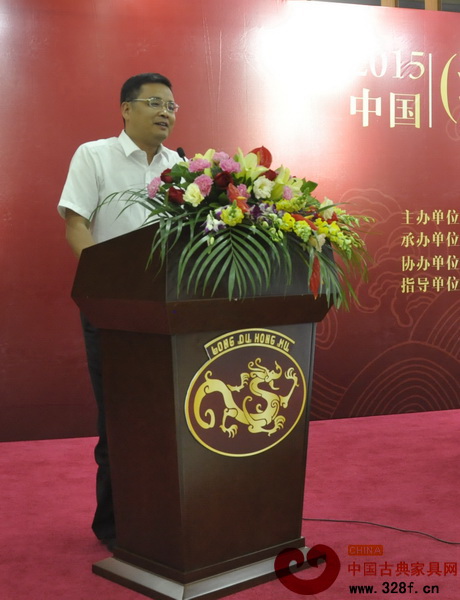 全國工商聯家具裝飾業商會副秘書長張仁江上臺講話