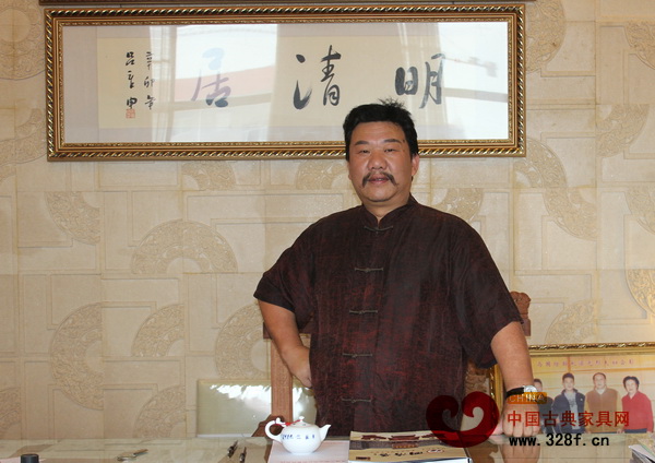 中國傳統工藝大師、明清居紅木董事長金彪云大師 中國傳統工藝大師、明清居紅木董事長金彪云大師