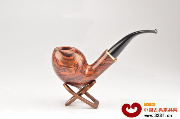 撫摸把玩的小物件,色澤紋理柔潤(rùn)清晰(圖為海南黃花梨煙斗) 撫摸把玩的小物件,色澤紋理柔潤(rùn)清晰(圖為海南黃花梨煙斗)