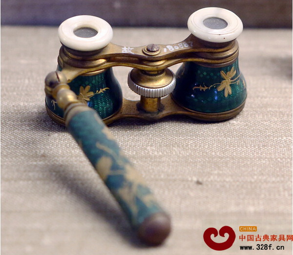 故宮收藏的望遠鏡種類繁多,此為雙筒望遠鏡 故宮收藏的望遠鏡種類繁多,此為雙筒望遠鏡