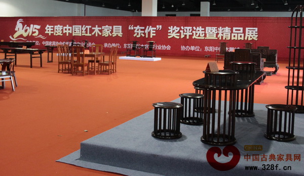 中國紅木家具“東作”獎評選暨精品展現場精品匯聚 中國紅木家具“東作”獎評選暨精品展現場精品匯聚