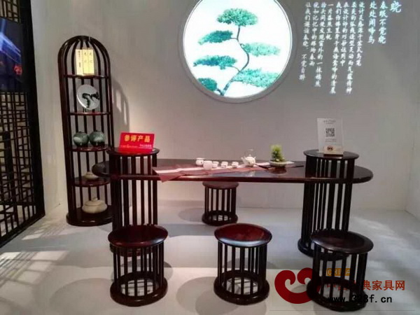卓木王紅木作品《春曉茶臺》 卓木王紅木作品《春曉茶臺》