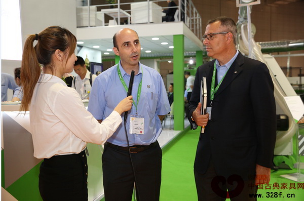 比雅斯中國總經理 Luigi Tarini(中)首席執行官 Piergiorgio Franca(右) 比雅斯中國總經理 Luigi Tarini(中)首席執行官 Piergiorgio Franca(右)