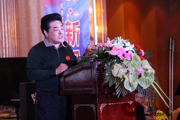 中國家具業(yè)終端實(shí)戰(zhàn)專家,河北省邯鄲市名家具廣場(chǎng)總經(jīng)理,被譽(yù)為中國當(dāng)今家具屆最具價(jià)值訓(xùn)練專家的郭玉森老師講授《新形勢(shì)下的紅木家具營(yíng)銷的新模式》 中國家具業(yè)終端實(shí)戰(zhàn)專家,河北省邯鄲市名家具廣場(chǎng)總經(jīng)理,被譽(yù)為中國當(dāng)今家具屆最具價(jià)值訓(xùn)練專家的郭玉森老師講授《新形勢(shì)下的紅木家具營(yíng)銷的新模式》