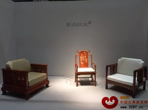 在上海家具展上,戴為紅木契合設(shè)計(jì)沙龍“輕裝上陣” 在上海家具展上,戴為紅木契合設(shè)計(jì)沙龍“輕裝上陣”