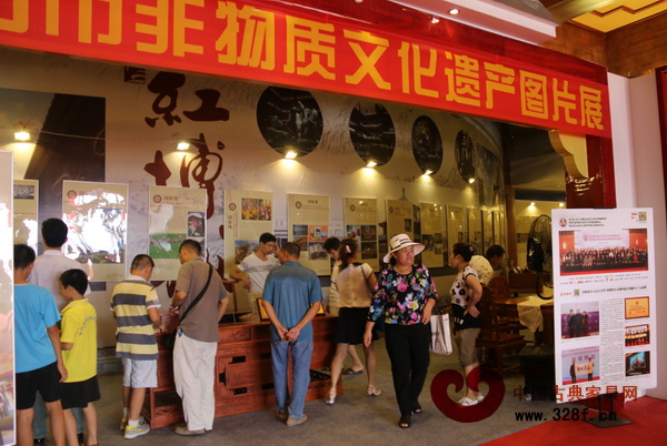 “紅博城紅木名店展”持續(xù)整個國慶假期 “紅博城紅木名店展”持續(xù)整個國慶假期