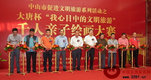 一眾領(lǐng)導(dǎo)嘉賓為大唐紅木家具市場的盛大開業(yè)剪彩,意味著沙溪紅木家具產(chǎn)業(yè)將再添生力軍 一眾領(lǐng)導(dǎo)嘉賓為大唐紅木家具市場的盛大開業(yè)剪彩,意味著沙溪紅木家具產(chǎn)業(yè)將再添生力軍