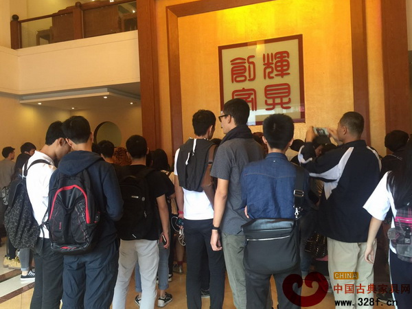 華南農業大學藝術學院師生參觀創輝紅木展廳