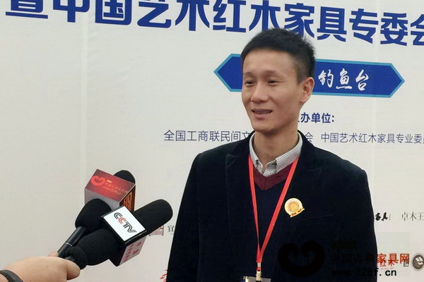 大會結束后,區錦澤接受中央電視臺的采訪 大會結束后,區錦澤接受中央電視臺的采訪