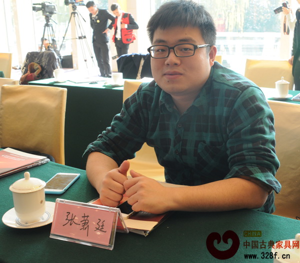 龍廷紅木副總經張蕭廷出席于釣魚臺國賓館舉行的2015中國藝術紅木家具企業家大會暨全聯藝術紅木家具專委會成立大會