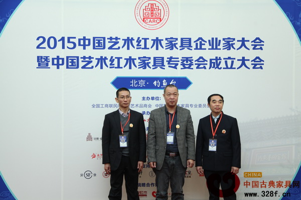 進家富總經理張進良(右一)與優秀同行合影 進家富總經理張進良(右一)與優秀同行合影