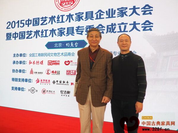 天匠坊紅木總經理曾招軍與原故宮博物院文保科技部主任曹靜樓在北京釣魚臺合影 天匠坊紅木總經理曾招軍與原故宮博物院文保科技部主任曹靜樓在北京釣魚臺合影
