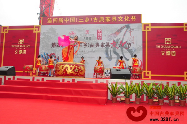 第四屆中國(三鄉)古典家具文化節開場表演將現場氣氛掀向高潮 第四屆中國(三鄉)古典家具文化節開場表演將現場氣氛掀向高潮
