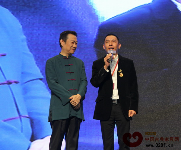 央視知名主持人趙保樂（左）現(xiàn)場采訪波記董事長伍建波