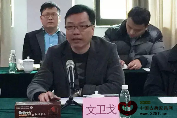 大涌鎮(zhèn)鎮(zhèn)長文衛(wèi)戈在座談會上就相關議題做補充說明 大涌鎮(zhèn)鎮(zhèn)長文衛(wèi)戈在座談會上就相關議題做補充說明