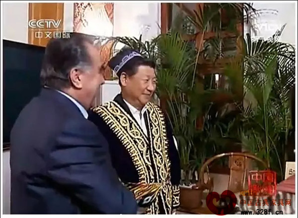 國家主席習(xí)近平贈送外國友人也有紅木家具的身影