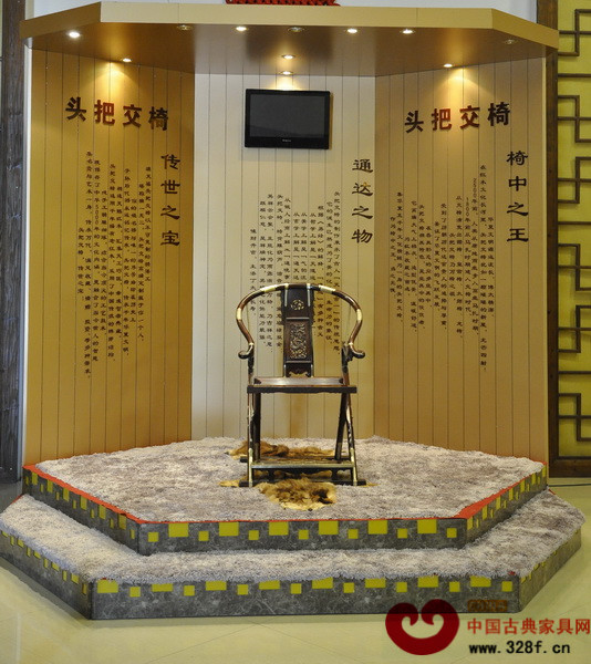 源天福“一場展會、一個六角臺、一把交椅”形象深入人心 源天?!耙粓稣箷⒁粋€六角臺、一把交椅”形象深入人心