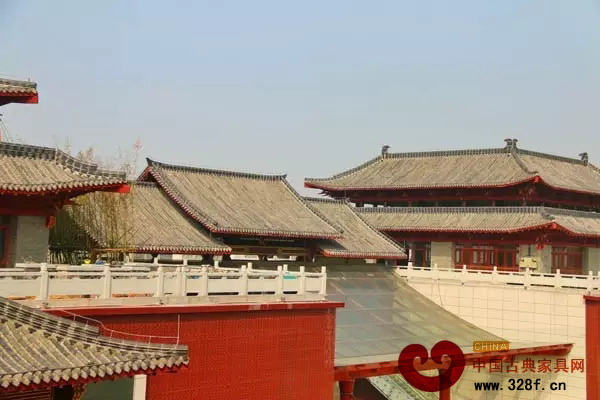 紅博城整體建筑風(fēng)格體現(xiàn)出濃厚中國(guó)古典文化 紅博城整體建筑風(fēng)格體現(xiàn)出濃厚中國(guó)古典文化