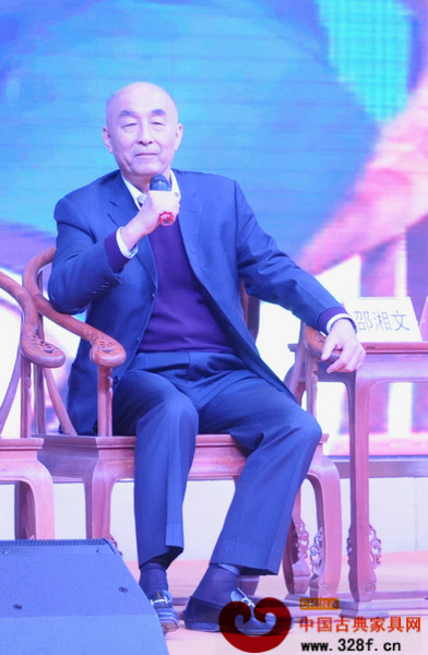 中國傳統工藝大師、深圳市宜雅紅木家具藝術品有限公司(泰和園)董事長邵湘文 中國傳統工藝大師、深圳市宜雅紅木家具藝術品有限公司(泰和園)董事長邵湘文