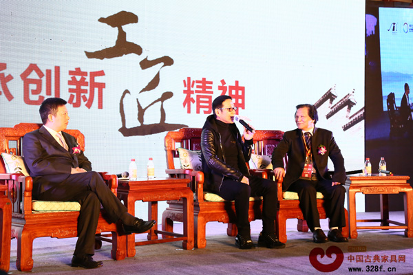 中國著名表演藝術(shù)家陳道明(中)在陳述他對于工匠精神的看法 中國著名表演藝術(shù)家陳道明(中)在陳述他對于工匠精神的看法