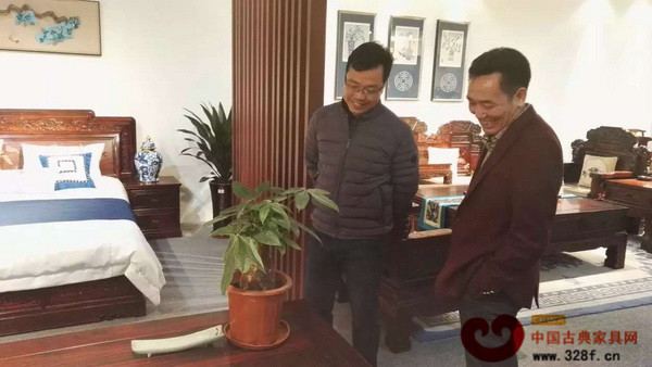 大涌鎮鎮長文衛戈蒞臨集古韻今展館參觀指導工作 大涌鎮鎮長文衛戈蒞臨集古韻今展館參觀指導工作