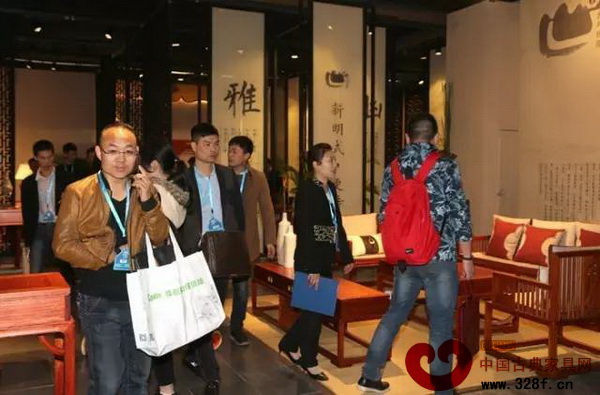 前來國壽展廳咨詢新品牌的客商絡繹不絕