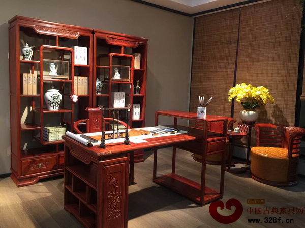 蘇陽紅在東莞名家具展展廳圖，雅木青春已成為典雅清新的新中式家居典范
