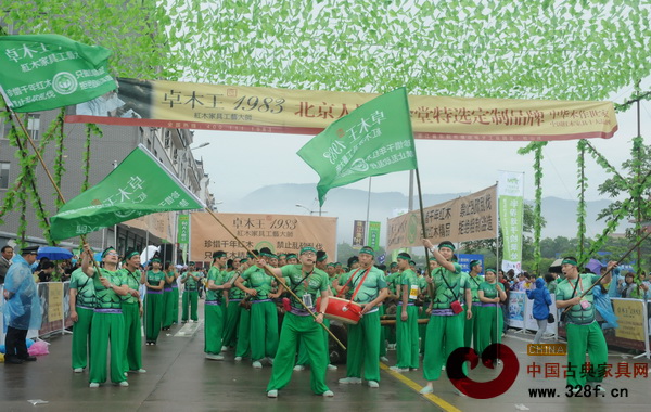 2015年的“橫馬”賽場(chǎng)上,卓木王紅木的“綠巨人”方陣十分搶眼 2015年的“橫馬”賽場(chǎng)上,卓木王紅木的“綠巨人”方陣十分搶眼