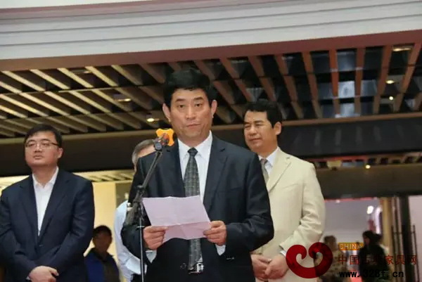 中國家具協會理事長朱長嶺在東陽紅博會開幕式上致辭