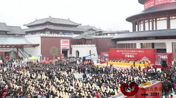 2016中國(中山)紅木家具文化博覽會開幕式現場高朋滿座、客商云集 2016中國(中山)紅木家具文化博覽會開幕式現場高朋滿座、客商云集
