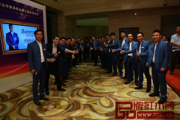 中山市家具商會將會承載著市政府領導、行業領導等祝愿,繼續實現中山家具產業走向全世界的目標 中山市家具商會將會承載著市政府領導、行業領導等祝愿,繼續實現中山家具產業走向全世界的目標